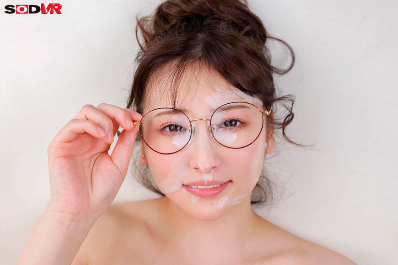 大量に顔射したメガネ姉のエロカワ顔