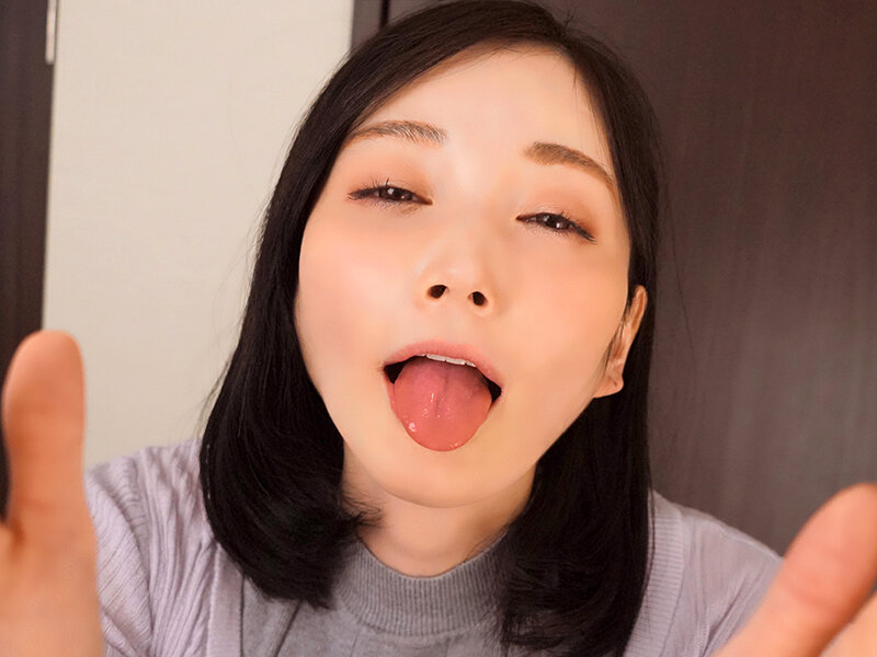 舌を絡ませる美人のベロチュウ