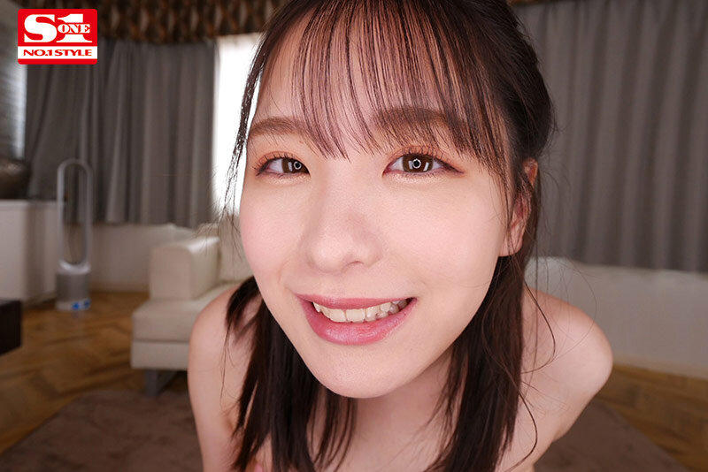 村上悠華の笑顔を近距離で見る