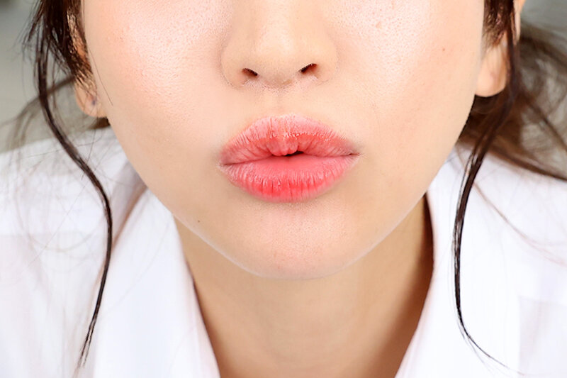 セクシーな唇でキスを教える家庭教師