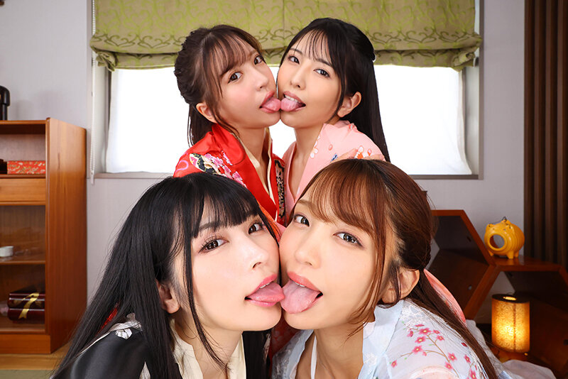 4人のレズキスを見ながら興奮