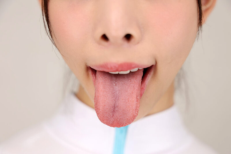 舌を出して見せる