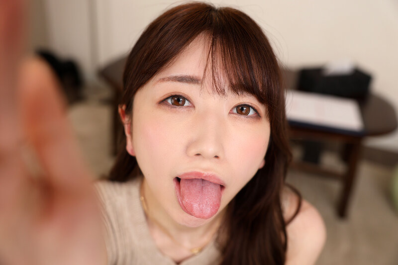 管理人が見つめながらのベロチュウ